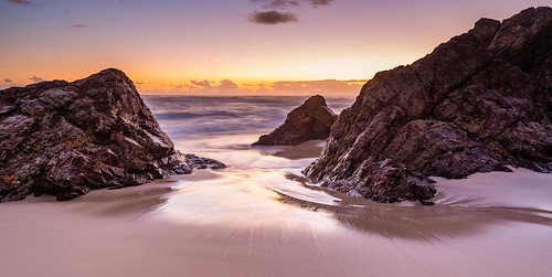 coast coastline beach cliche sand water surf ocean gold queensland australia morning sunrise