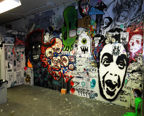 Visual Assault Crew in the Post consumer art bash | 2-3-12 P… | Flickr