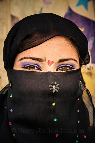 blue shadow red woman eye girl hearts colorful veil muslim islam middleeast makeup east syria dayrazzawr