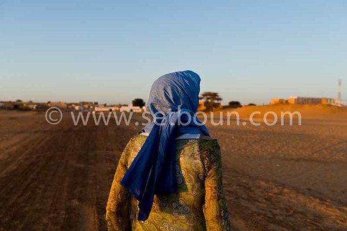 africa sunset people woman female desert femme gens atar mauritania afrique mauritanie chinguetti adrar chinguitti ergouarane adrarmountain