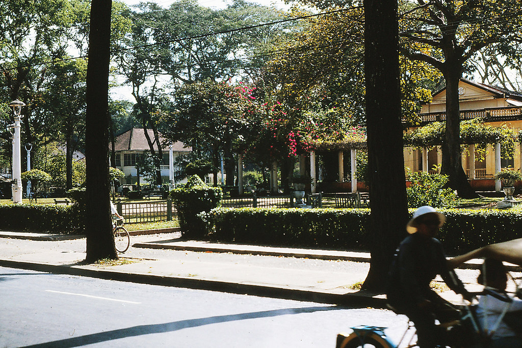Saigon 1964 - Công viên Vạn Xuân góc Pasteur-Trần Quý Cáp - Photo by Iparkes
