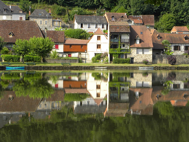 Le village renversé, Beaulieu-sur-Dordogne, Limousin, France.