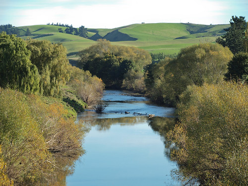 new river scenery nz southisland southland 40150mmf3545 tapanui