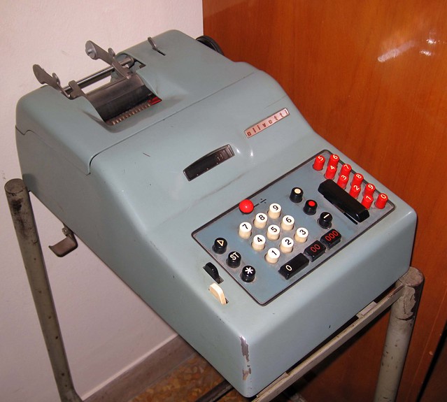IMG_0328 - Olivetti  Divisumma 14;  la mitica calcolatrice elettromeccanica, prima al mondo, nel 1948, capace di eseguire anche la divisione