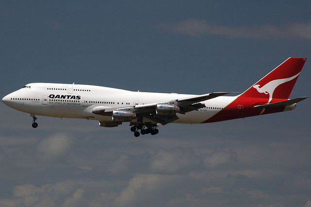 VH-EBX 'City of Wodonga' Boeing 747-338 Qantas