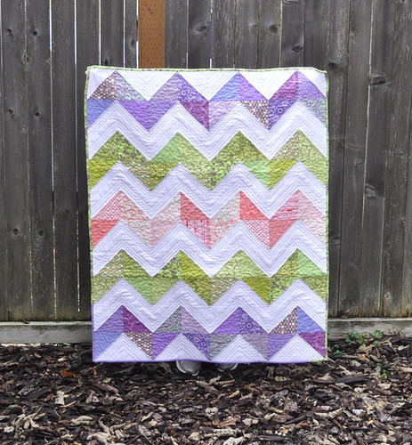 zigzag baby quilt | by vickivictoria