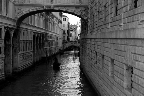 Venezia, sotto il ponte dei sospiri