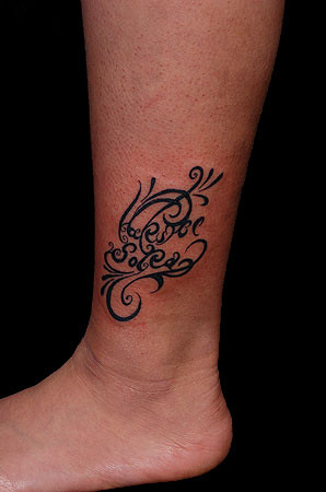 文字 レタリング トライバル 足首 Tattoo タトゥー 刺青 ジャパニーズ ワンポイント トライバル カラーに Flickr