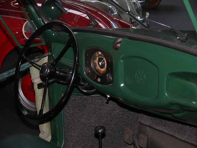 VW Polizei Cabriolet Typ 18A 1949 green cockpit
