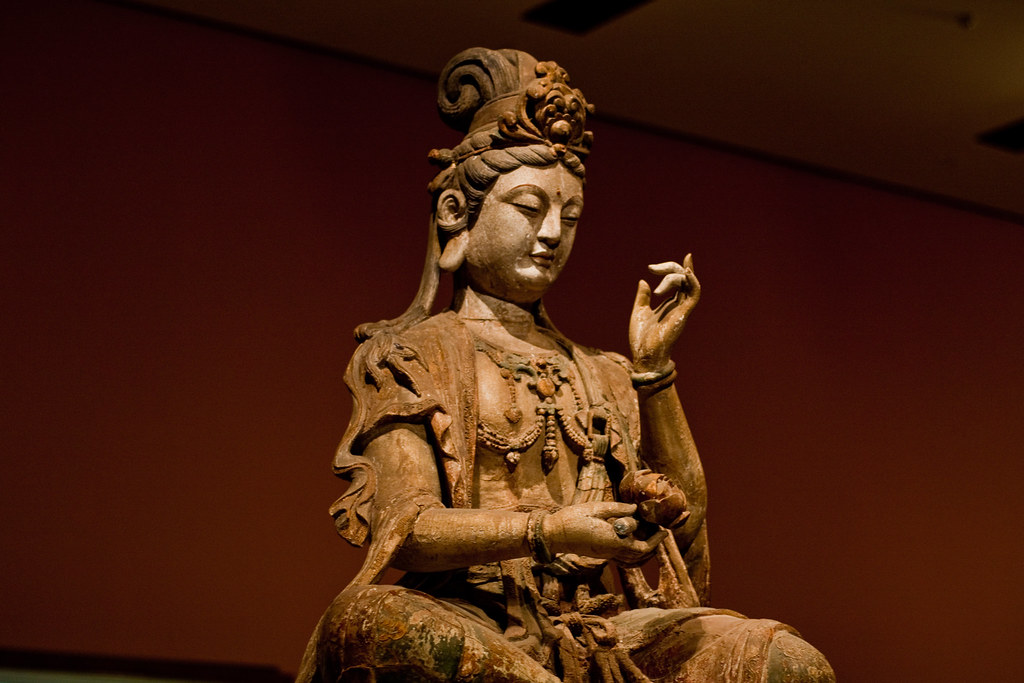 彩绘木雕观音菩萨坐像Wood Sitting Guanyin Bodhisattva in Color | Flickr