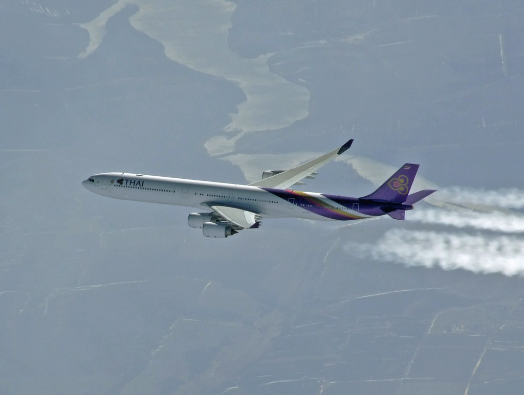 JC WINGS BOEING 777-200 Thai Airways HS-TJB 1:200 modellino di aereo