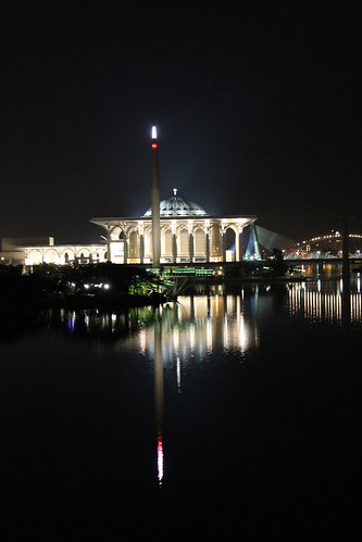 Mosque in Putrojaya | by ayonglasseye