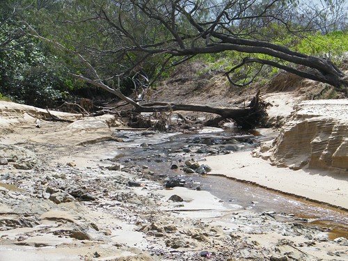 summer storm beach creek sand erosion damage fujifilm 2010 keppelbay capricorncoast lammermoor s2000hd