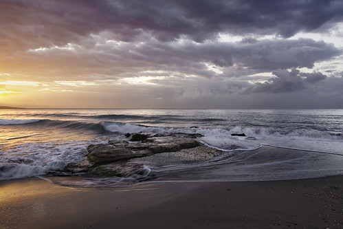 sea beach rock clouds sunrise mar day waves cloudy playa amanecer nubes olas malaga roca 0066 playadelamisericordia quinoal amanecerenmalaga vigilantphotographersunite vpu2 vpu3 vpu4 vpu5 vpu6 vpu7 vpu8 vpu9 vpu10
