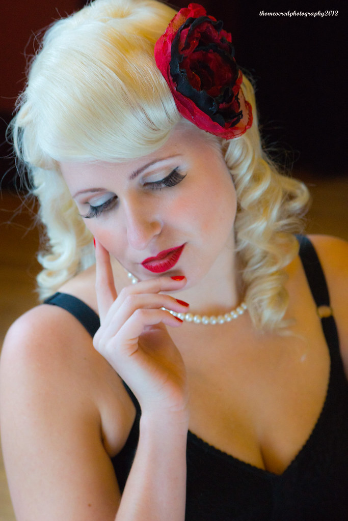 Pin up portrait by thomevered
