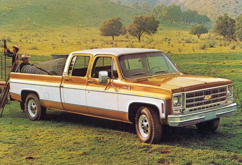 Пикап истории. Chevrolet Suburban 1973. Chevrolet Suburban 1975. Chevrolet Suburban 1979. Шевроле Субурбан 1980.