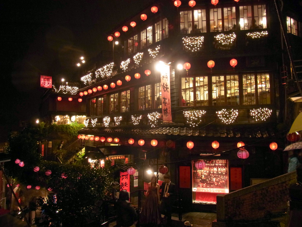 九份夜景 映画 千と千尋の神隠し で湯婆婆の屋敷のモデルとされる阿妹茶酒館 Ken Ichi Kaizuka Flickr
