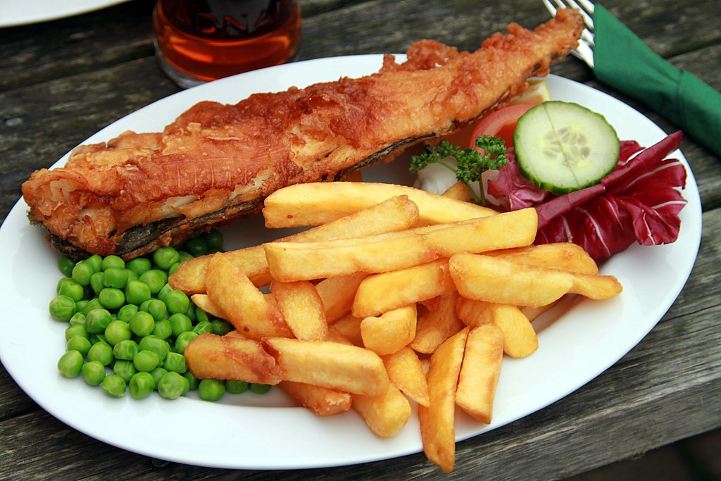Рыба в британии. Английский Fish and Chips. Еда в Англии. Fish and Chips английское блюдо. Традиционная еда в Великобритании.