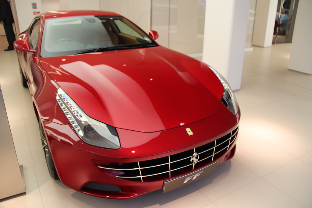 Ferrari FF. L7 автомобиль какие цвета.