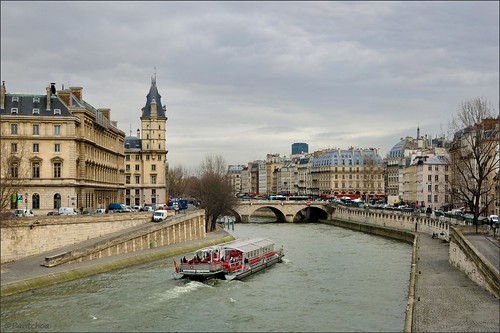 Paris : Saint-Michel bridge in winter | We see : Quai des Or… | Flickr