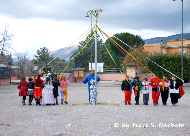 Baiano (AV), 2012, Carnevale: Il laccio d'amore dei ragazzi.