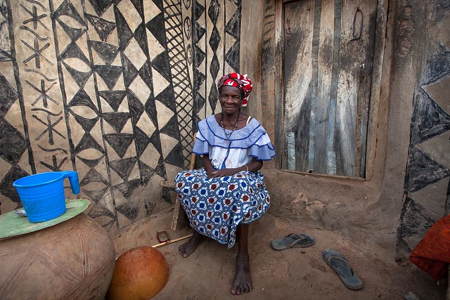 the old woman of the people Gurunsi, south of Burkina Faso