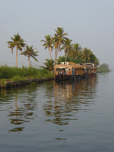 india boat kerala kumarakom