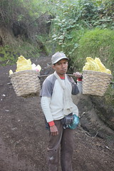 Kawah Ijen, carrying sulphur down the mountain