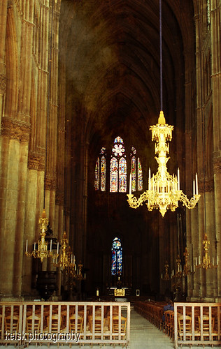 light france church cathedral notredame chandelier reims kerk textured kathedraal textuur notredamedereims daarklands magicunicornverybest mygearandme kelskphotography