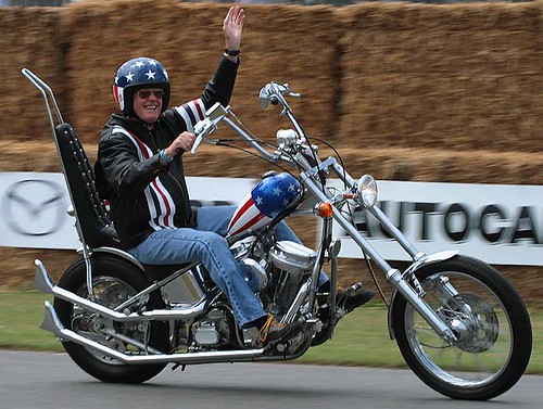 Peter Fonda ( Easy Rider ) - rides replica "Captain America" Harl...