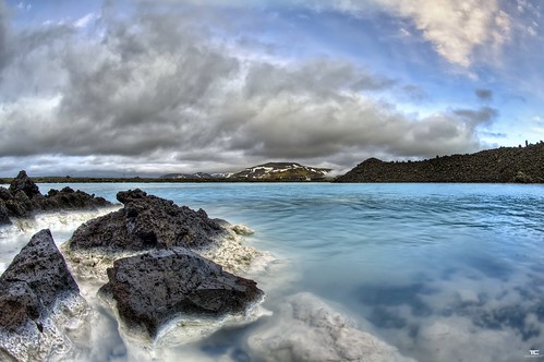 blue sky white black nature stone clouds landscape iceland nikon rocks noir natural pierre lagoon fisheye bleu ciel land nikkor nuages paysage 16mm thermal blanc source hdr rocher islande roche grindavík lagon naturel 9xp gullbringusysla d700 9raw