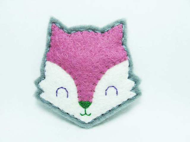 Red violet moody fox felt brooch - tiny size