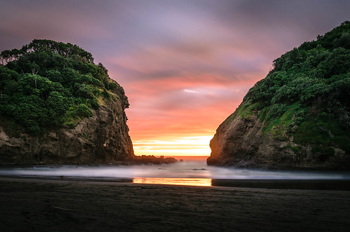 longexposure sunset newzealand sky cliff beach clouds nikon surf auckland northisland bluehour westcoast bethellsbeach warmcolors