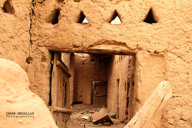 بيتٍ قديمٍ مأسسينه من الطين جيت المكان اللي بوسطه تربيت بي… Flickr