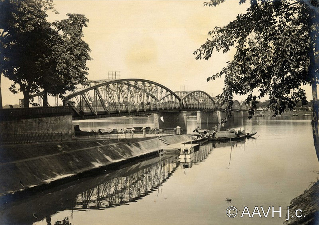 AP2478-Morin-Edmond - Hué, 1930 – Le pont Clemenceau dans sa splendeur
