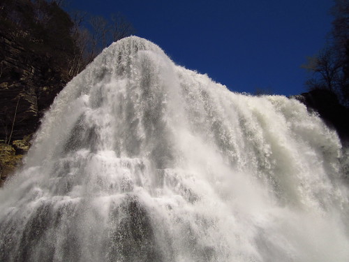 waterfall burgessfalls