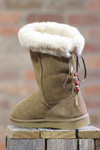 Back-tie Sheepskin Boot | by sheepskin and alpaca