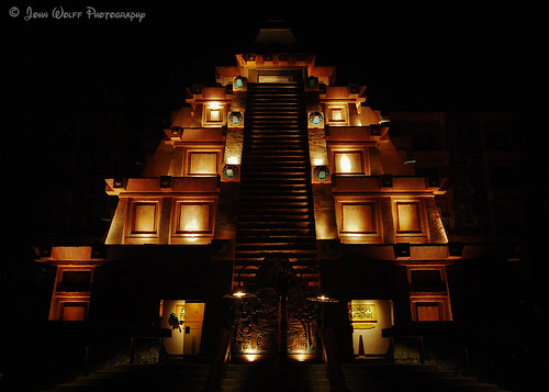 Mexico Pavilion | The Mexico Pavillion one night it the summ… | Flickr