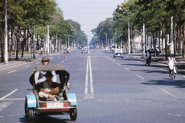 Saigon 1964 - Đại lộ Thống Nhất - Photo by Iparkes