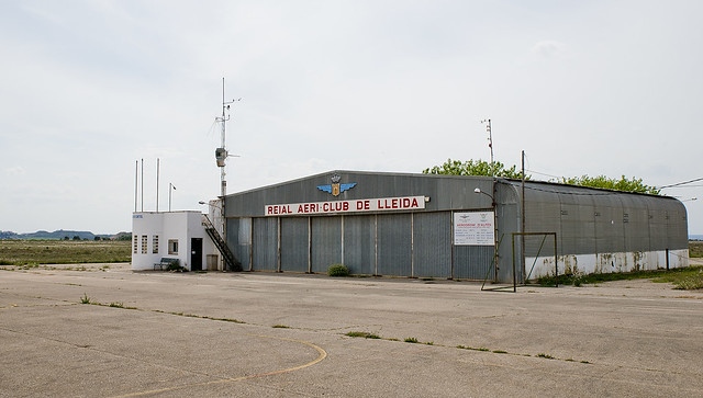 L'antic aerodrom d'Alfés / Closed airfield