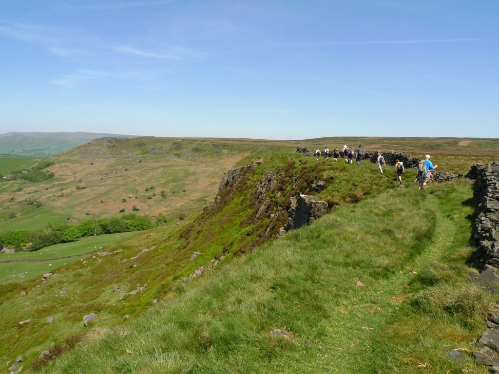 Striding out | along Combs Edge. | Jackie & Dennis | Flickr