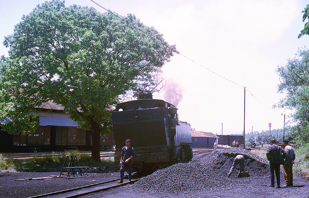 RD3154.  CP E215 at Viseu. 5th June, 1969.