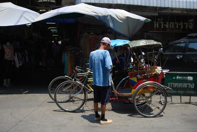 Samlor trishaw outside Talat Waroros Market
