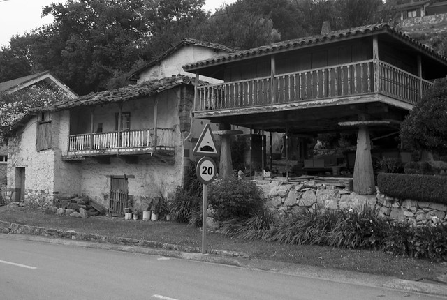 Casa y horreo tradicional de Asturias