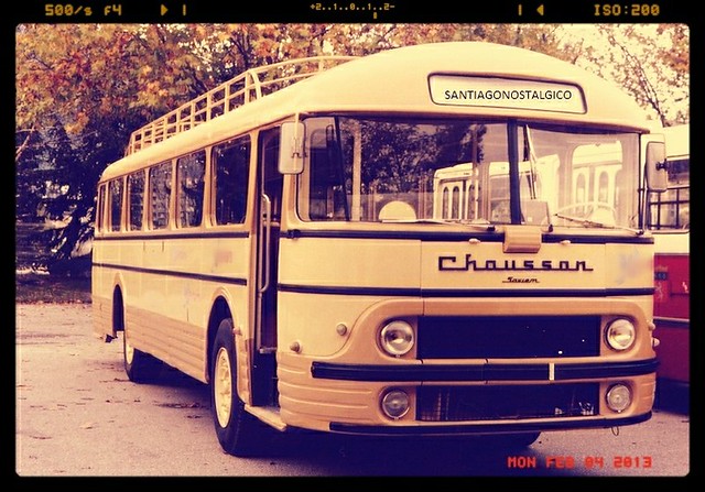 esta fotografia reciente muestra los colores del bus Chausson de la ANDES MAR-BUS al norte de Chile 1960