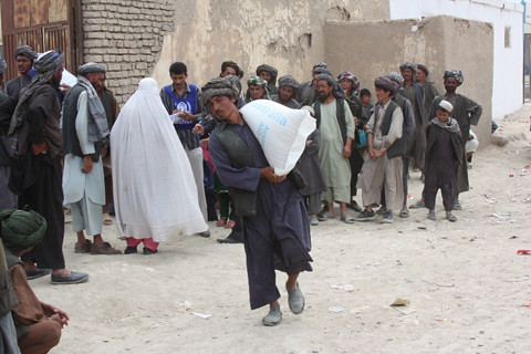 UN distributes aid to internally displaced families in Balkh: 09 May 2012