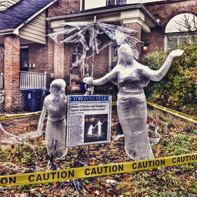 Every year at Hallowe'en, this house in our neighbourhood … Flickr