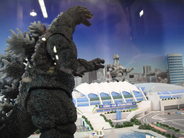 WonderCon 2012 - Godzilla attacks Comic-Con diorama