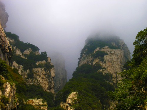 shaolin, 嵩山 (Sōng Shān) fog | by a_fishart