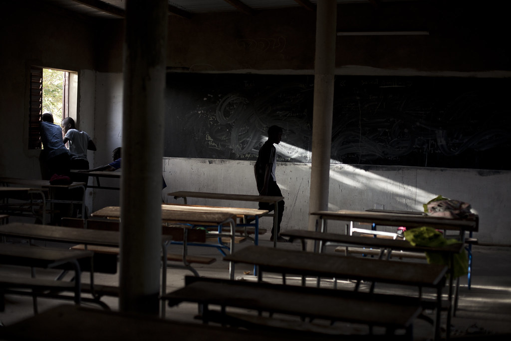 Éducation au Sénégal | College d'Enseigement Moyen - CEM Pub… | Flickr